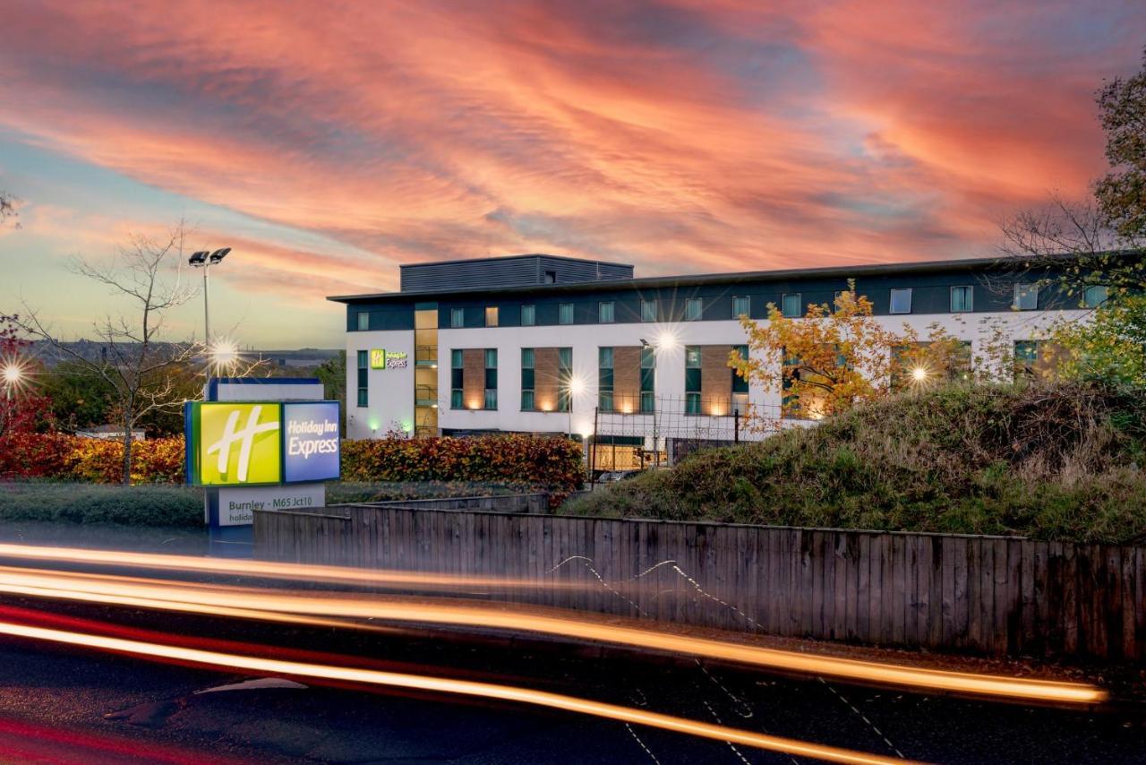 Holiday Inn Express Burnley M65 Jct 10 By Ihg Esterno foto