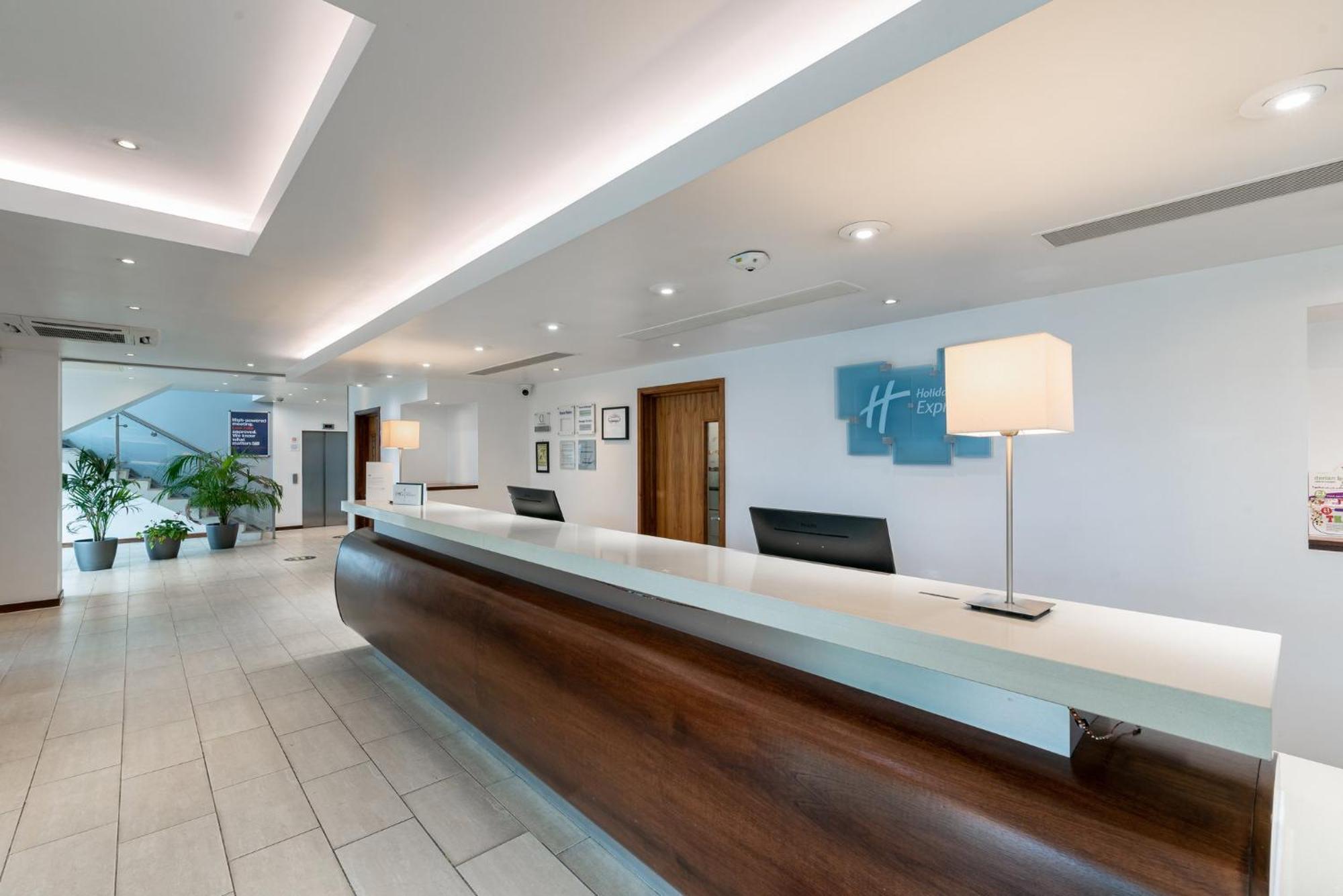 Holiday Inn Express Burnley M65 Jct 10 By Ihg Esterno foto