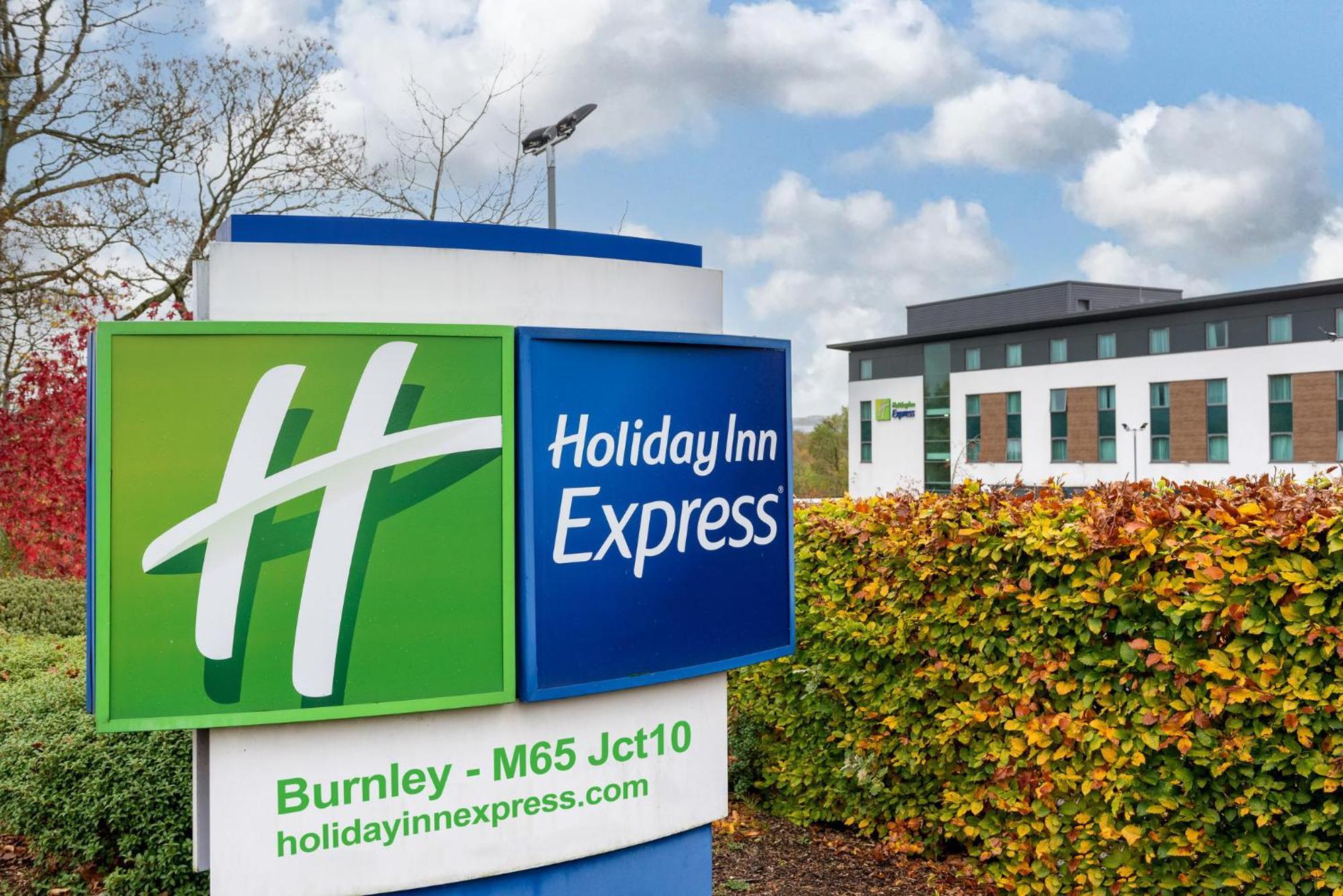 Holiday Inn Express Burnley M65 Jct 10 By Ihg Esterno foto